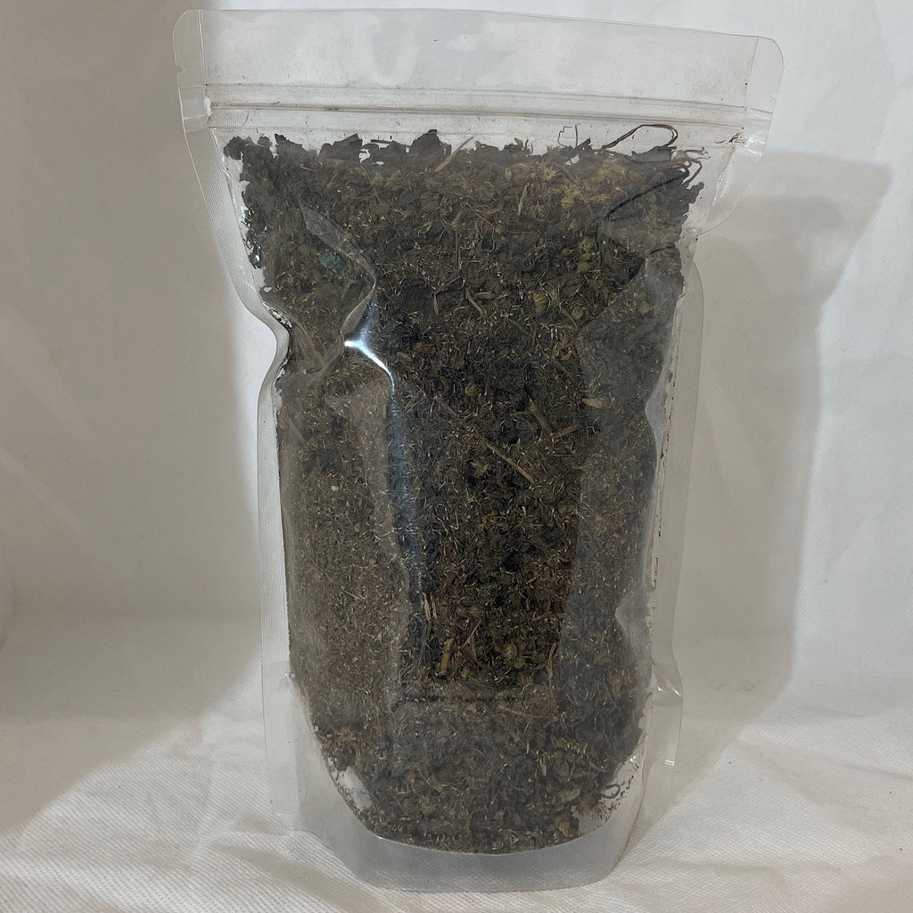Le Roi Des herbes pilés racines tige et feuilles