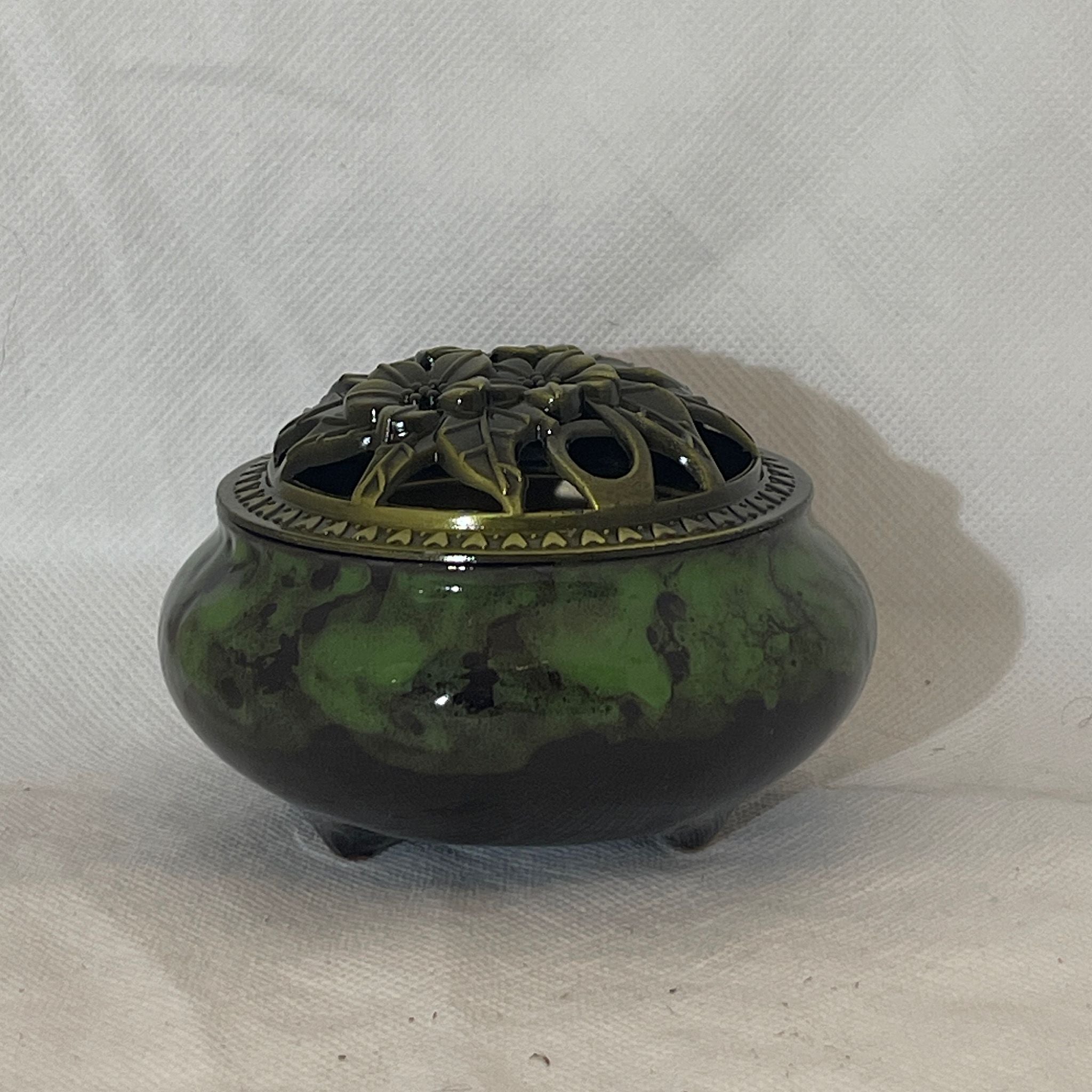 Porcelain incense burner