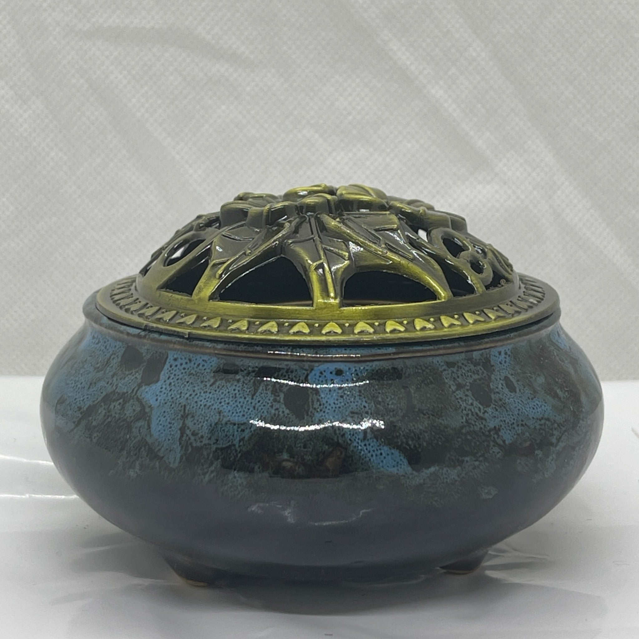 Porcelain incense burner