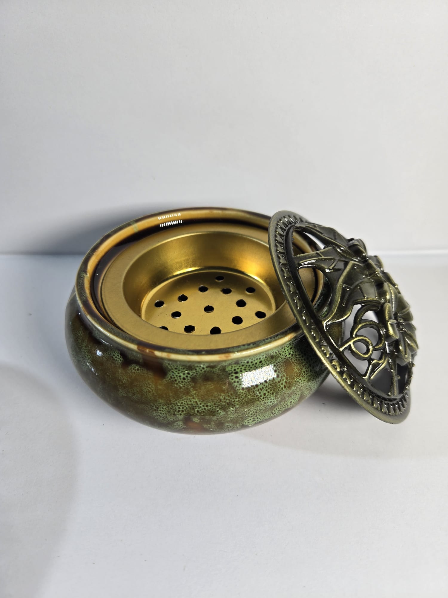 Porcelain incense burner