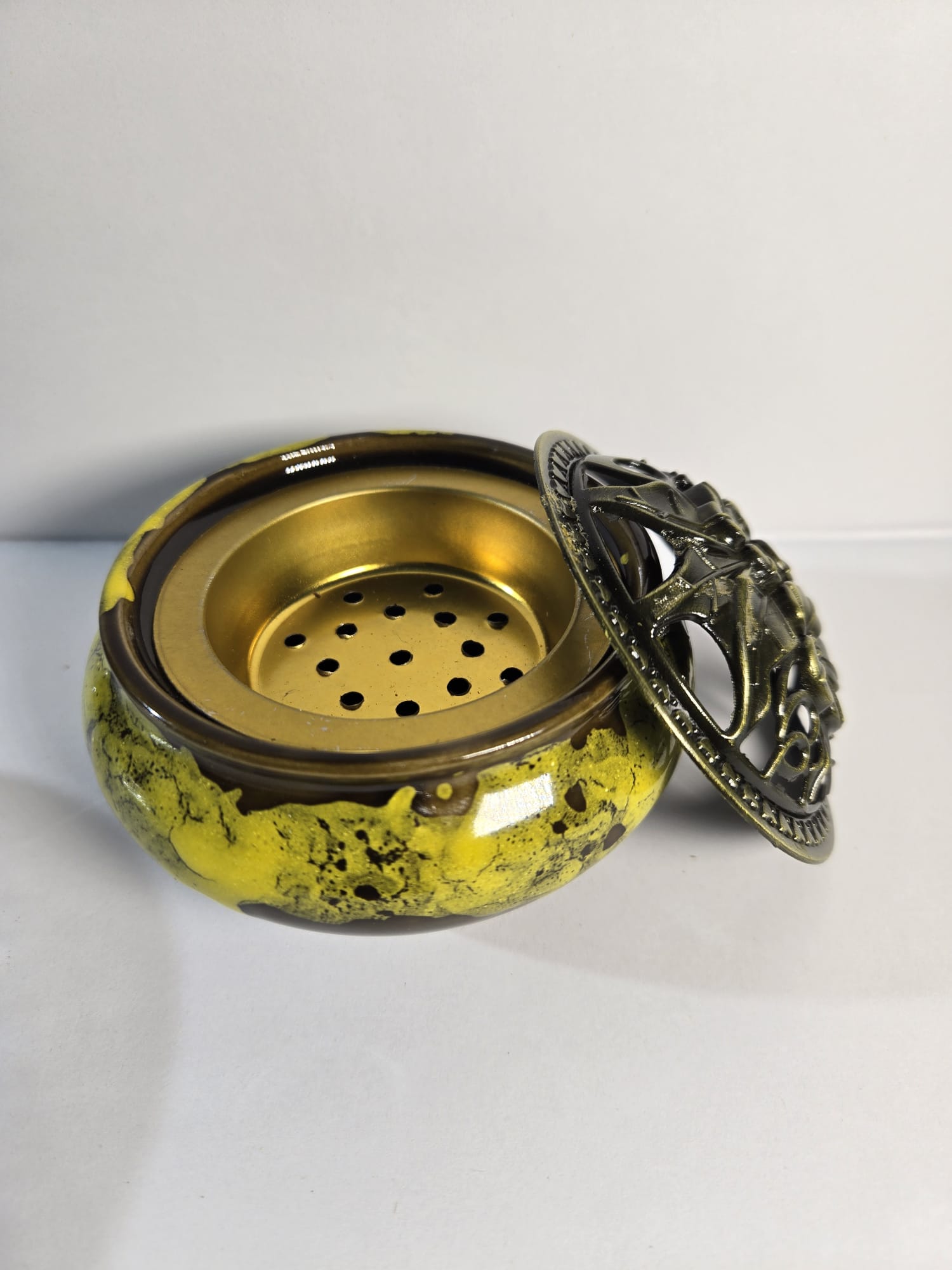 Porcelain incense burner